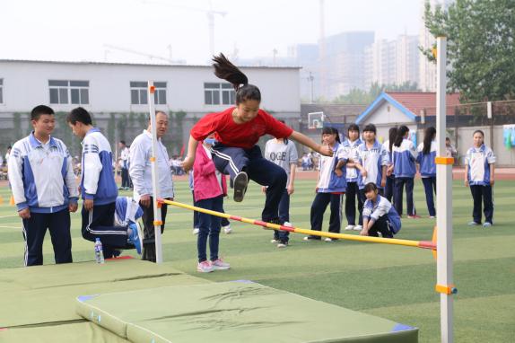 北京市奶子房中学